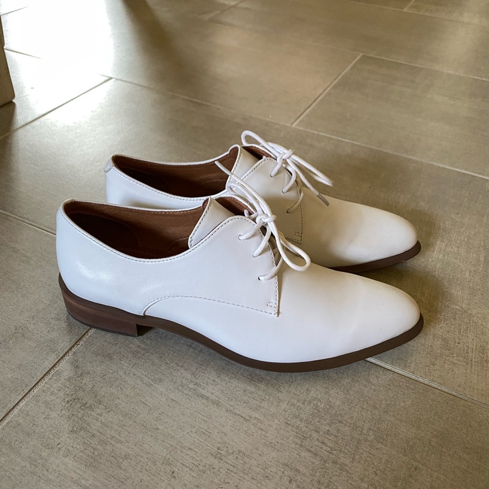 White leather Oxford shoes